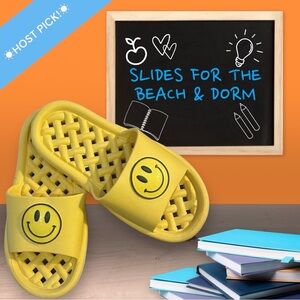 🆕SMILEY FACE SLIDES! SLIDES HAVE LATTICE SOLE, VERY VERSATILE! SZ 7/8